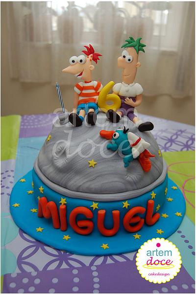 Phineas and Ferb on the moon - Cake by Margarida Guerreiro