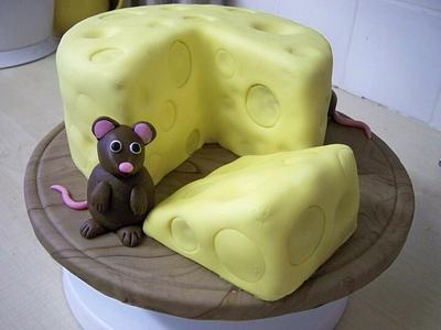 Mouse and cheeseboard  - Cake by LilleyCakes