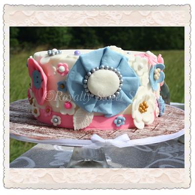 Buttons and Bows - Cake by Royalty Sweet Shoppe