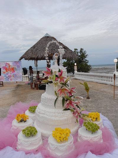 Wedding Cake with Fresh Flowers - Cake by iamtanyapuhin