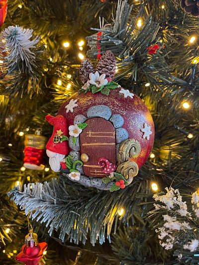 The Christmas Sphere collaboration  - Cake by Cécile Fahs