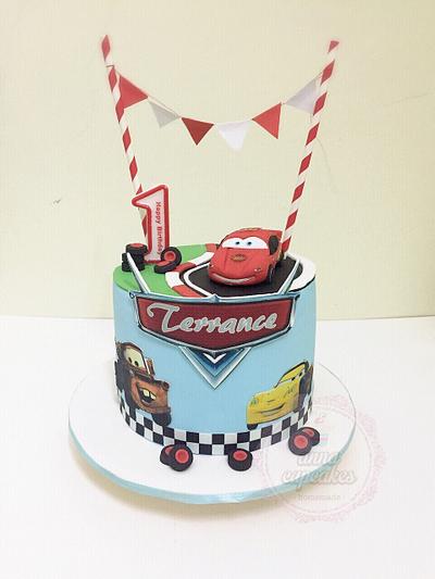 Mcqueens car theme cake  - Cake by annacupcakes