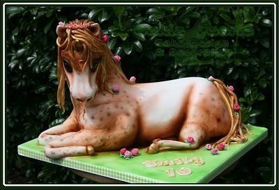 Unicorn - Cake by Suzanne Readman - Cakin' Faerie