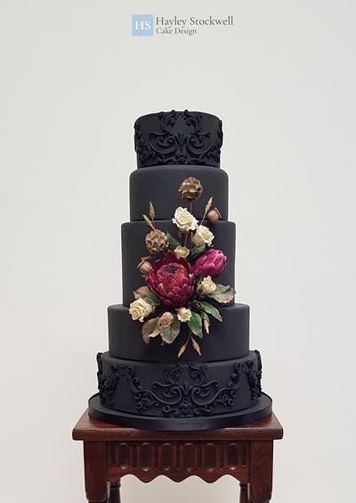 Black wedding cake with dried flower effect sugar flowers - Cake by hscakedesign