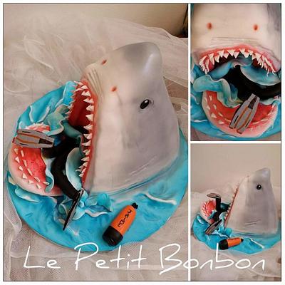 3D Shark Cake - Cake by LE PETIT BONBON 