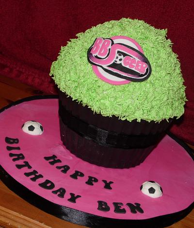 BB Soccer Giant Cupcake - Cake by emma