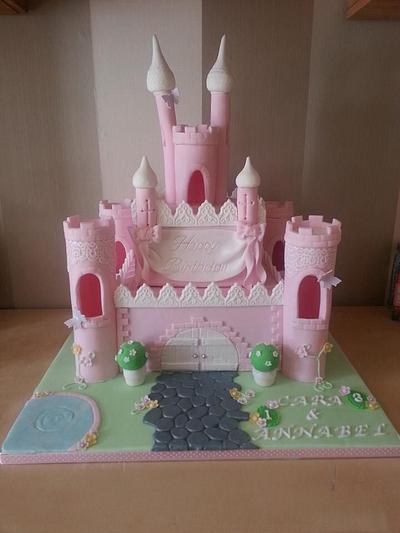 Fairy tale castle - Cake by lisa-marie green