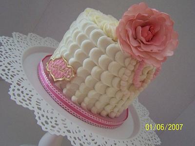 Petal ruffle cake - Cake by Cindy