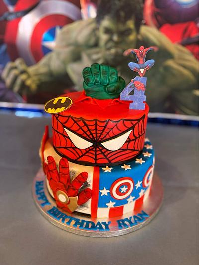 Superheroes - Cake by ClaudiaSugarSweet