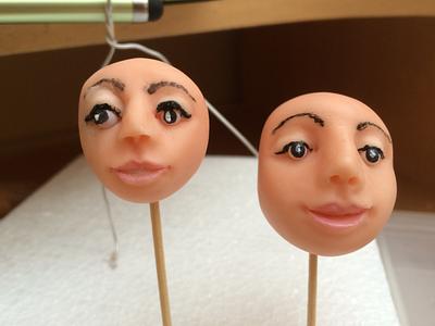Two sugerpaste faces - Cake by Loopsie