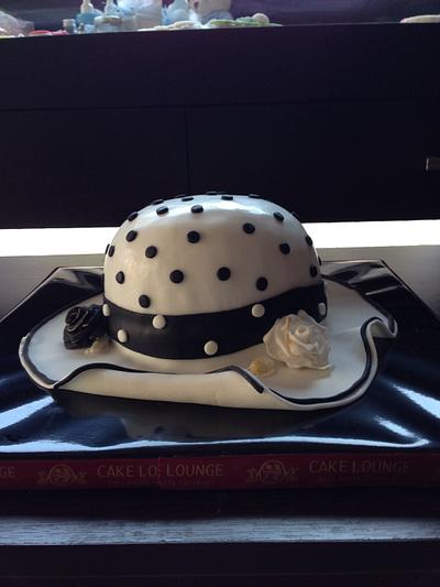 Hat shaped Birthday Cake with polkadots - Cake by Cake Lounge 