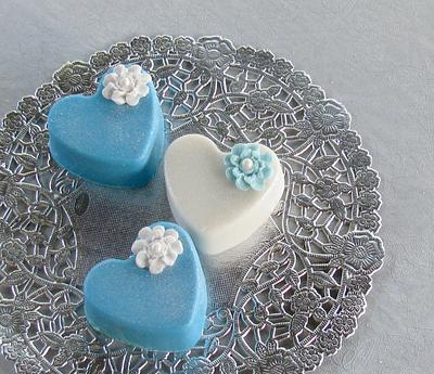 Heart Cake Bites - Cake by Sweet Creations