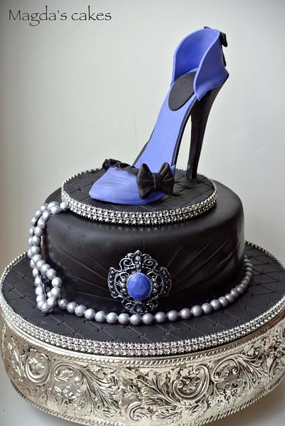 Black and purple stiletto - Cake by Magda's cakes