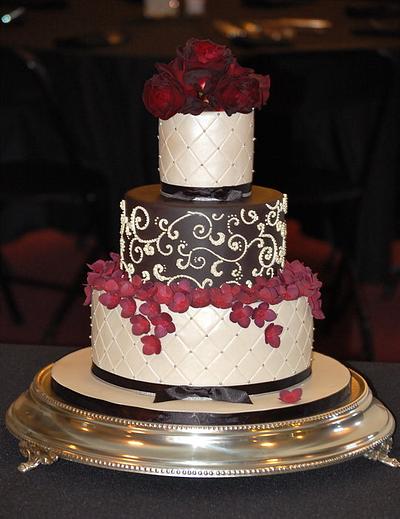 Black and Ivory Wedding - Cake by Lesley Wright