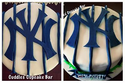 NY Yankees - Cake by Cuddles' Cupcake Bar