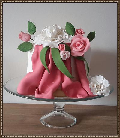 "Love is pink" - Cake by Cake Bird