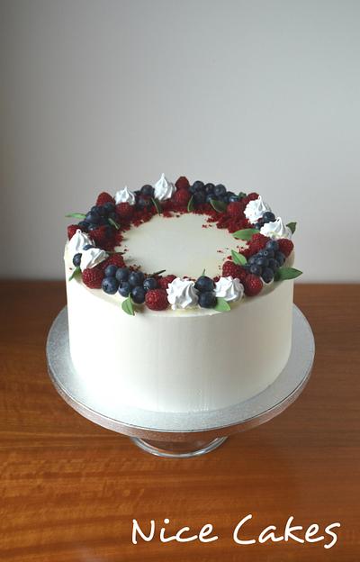 Simple buttercream cake - Cake by Paula Rebelo