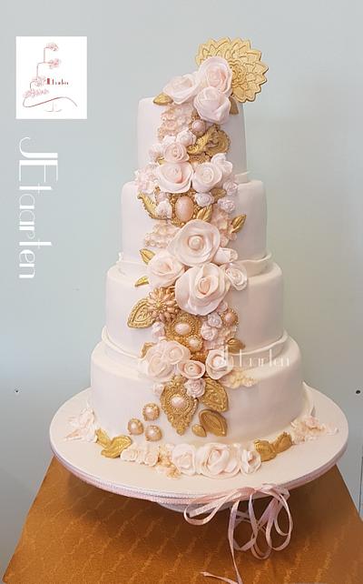 Vintage weddingcake - Cake by Judith-JEtaarten