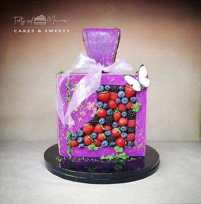 Parfum  - Cake by Manuela Jonisova