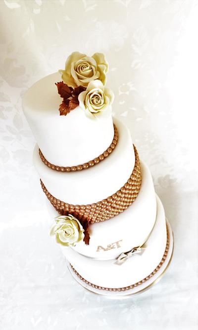 Gold pearl, champagne roses - Cake by Kateřina Lončáková