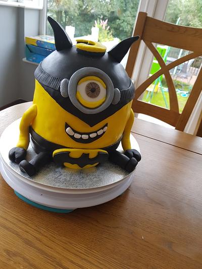 Batman mininon cake  - Cake by Mrslaycock