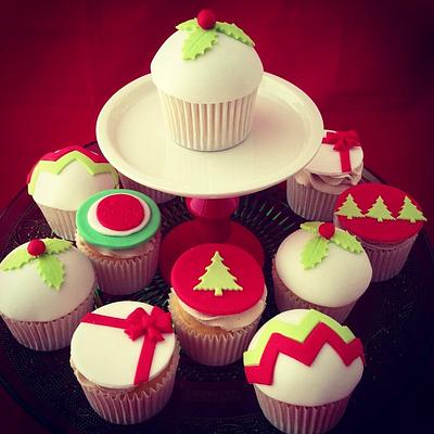 Christmas Cupcakes - Cake by Priscilla's Cakes