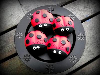 ladybug cupcakes - Cake by cheeky monkey cakes