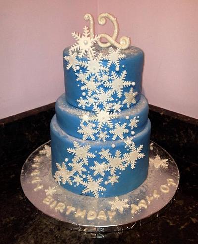 Snowflake birthday cake - Cake by Chrissa's Cakes