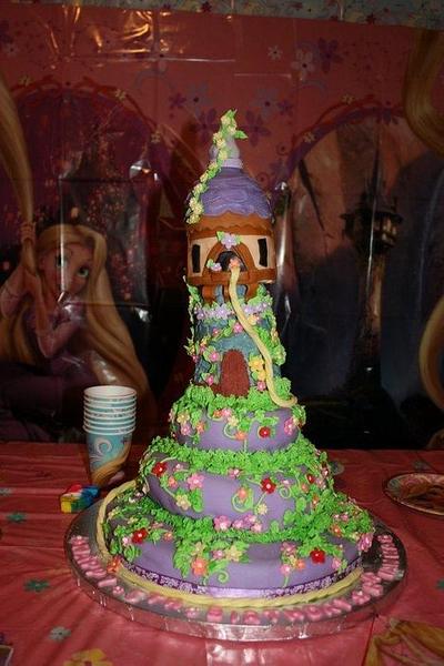 Rapunzel  - Cake by Eneida Diaz