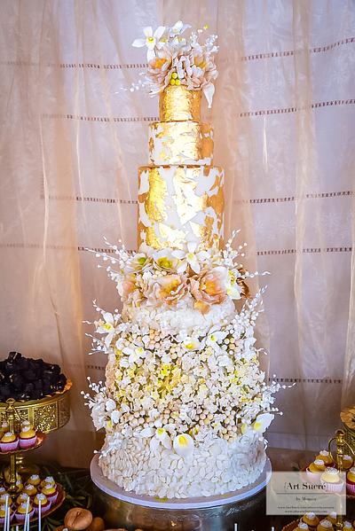 White and gold opulence - Cake by Art Sucré by Mounia