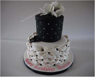 Black & White Anemone - Cake by Cakes by Julia Lisa