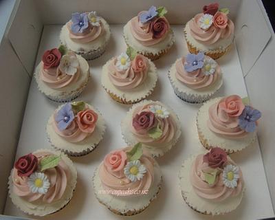 Vintage style cupcakes - Cake by cupcakenz