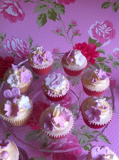 Party Cupcakes  - Cake by Chrissy Faulds