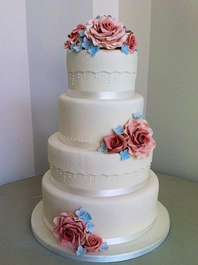 Pink roses wedding cake - Cake by Bella's Bakery