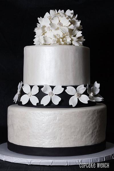 Dogwood wedding cake and cupcakes - Cake by Cupcake Wench