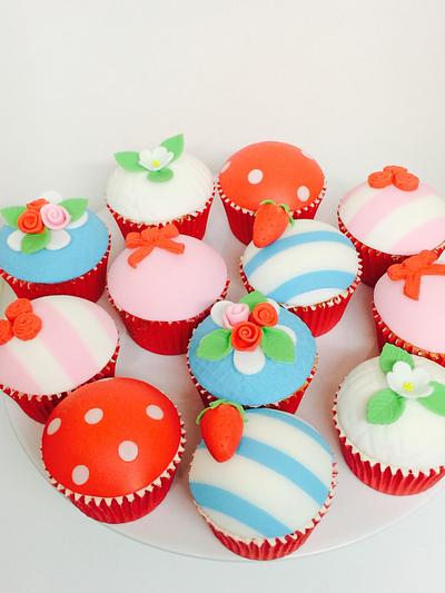 Cute cupcakes - Cake by Rock and Roses cake co. 