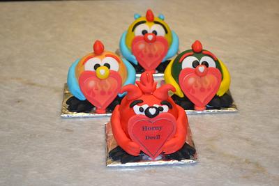 Little Valentine monster trio - Cake by Niknoknoos Cakery