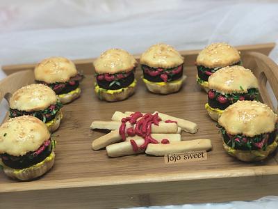 Hamburger 🍔 cupcakes  - Cake by Jojosweet