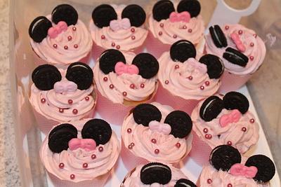 Minnie Mouse cupcakes & Cake - Cake by TooTTiFruiTTi