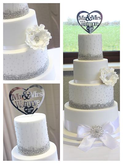 Bling wedding cake - Cake by Sara's House of Cupcakes