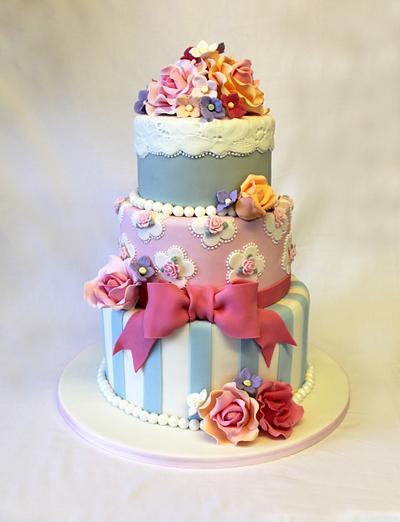 Colourful Vintage - Cake by Sandra's cakes