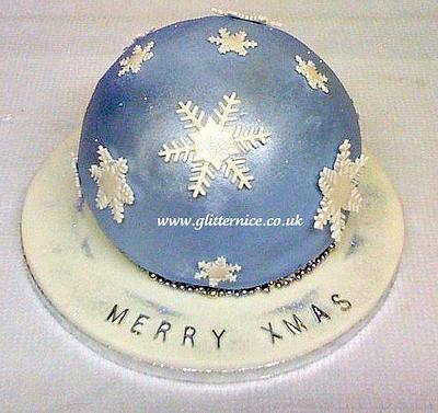 Pale Blue Christmas Bauble - Cake by Alli Dockree