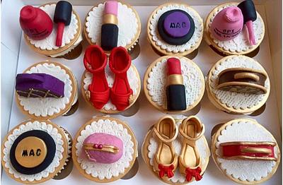 Fashion cupcakes - Cake by Tahira