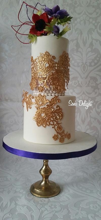 <3 gold, lace & anemones - Cake by Sen's Delight