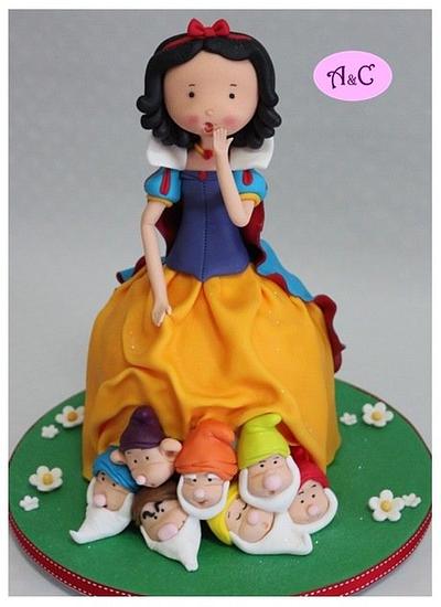 Snow White and The Seven Dwarfs - Cake by Com Amor & Carinho