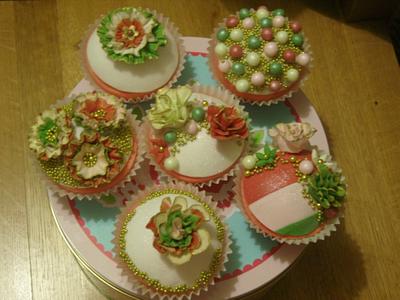 Christmas cupcakes - Cake by ladyfaeuk