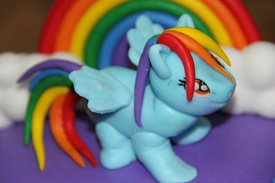 Rainbow dash pony - Cake by shruti