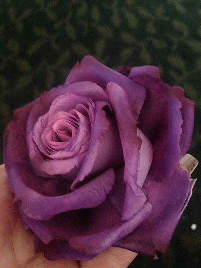 Lavender freeform rose - Cake by Lisa Templeton