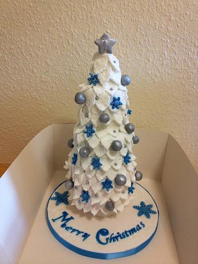 Winter wonderland  - Cake by Kirsty 