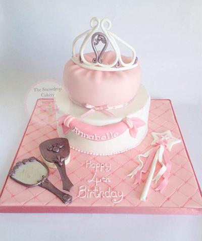 Fit for a princess - Cake by The Snowdrop Cakery